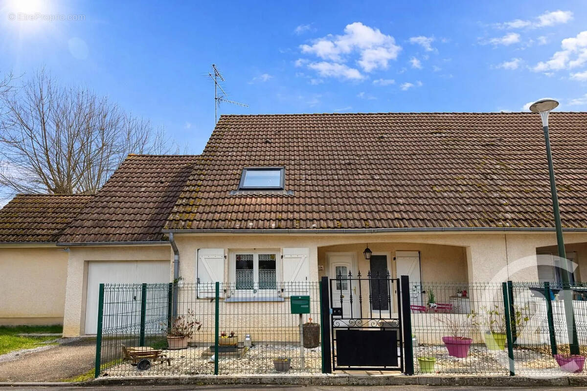 Maison à IVRY-LA-BATAILLE