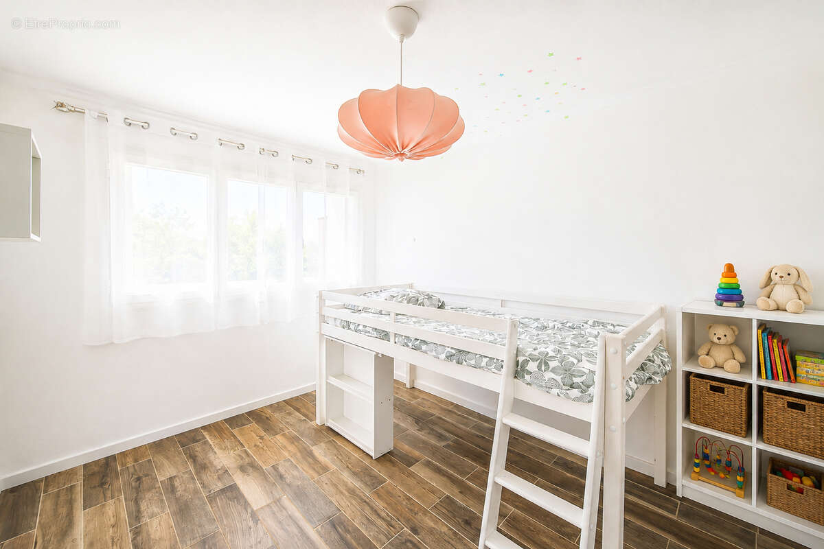 Sud de bastia - t4 - 68m² - parking - cave - photo 4