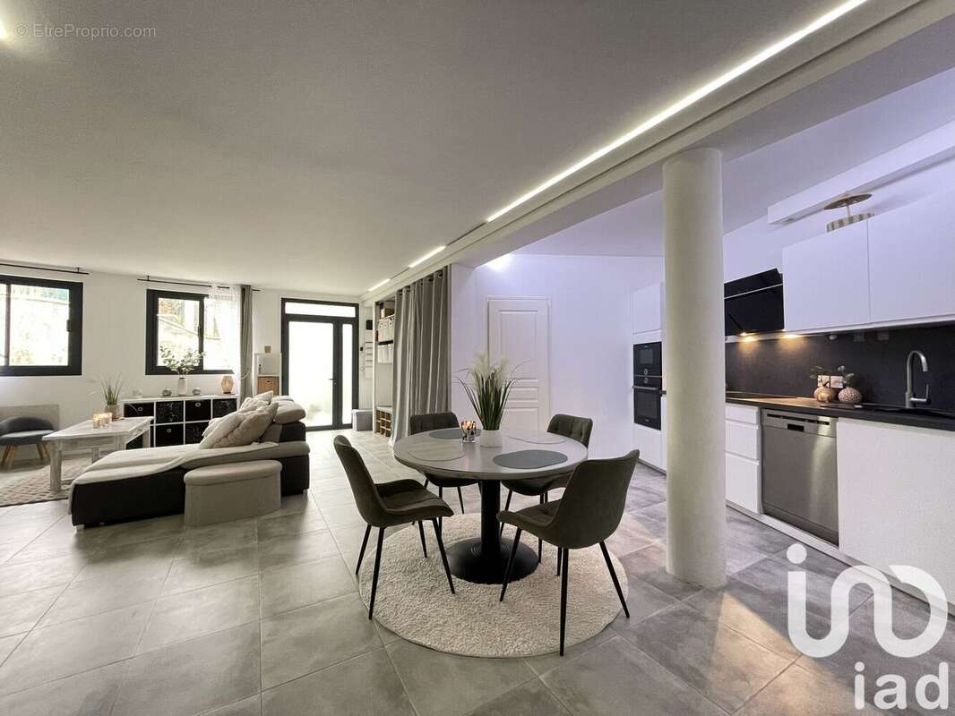 Photo 3 - Appartement à LE VAL-SAINT-GERMAIN