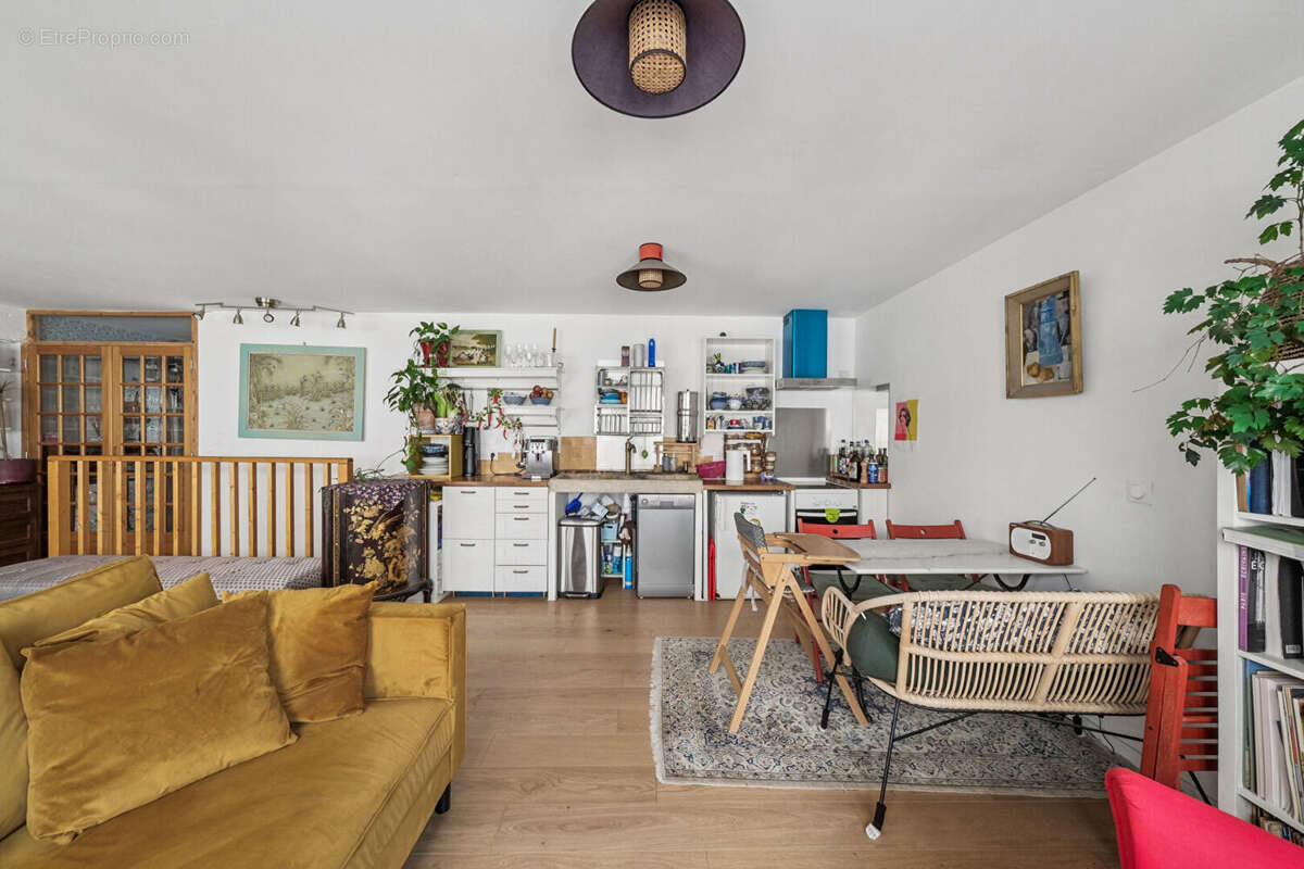 Appartement à LES LILAS