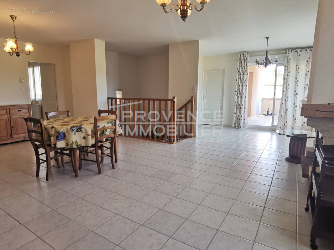 Appartement à SAINT-PAUL-TROIS-CHATEAUX