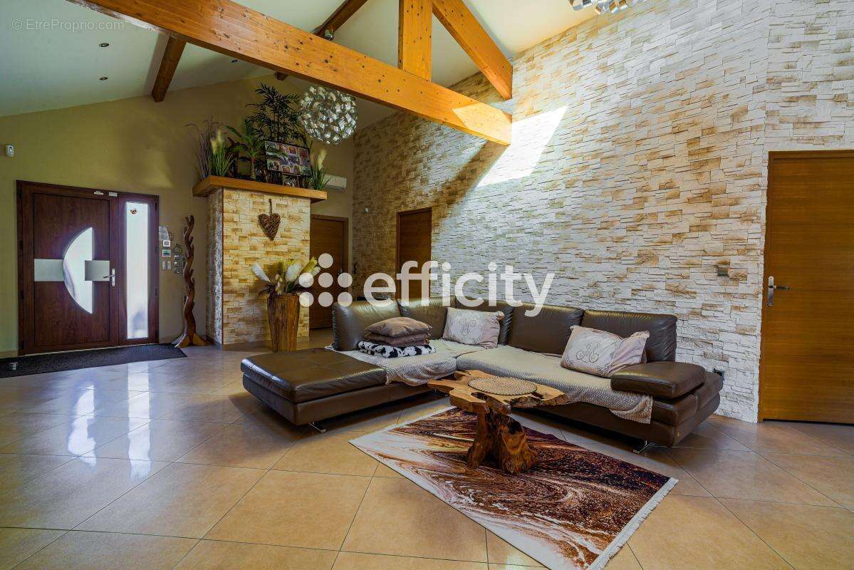 Maison à MONTEVRAIN