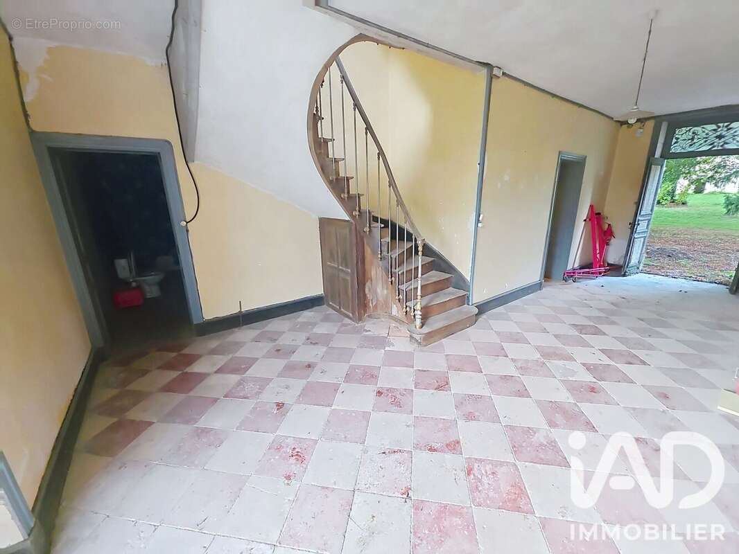 Maison 390 m² à Vervant  - photo 7