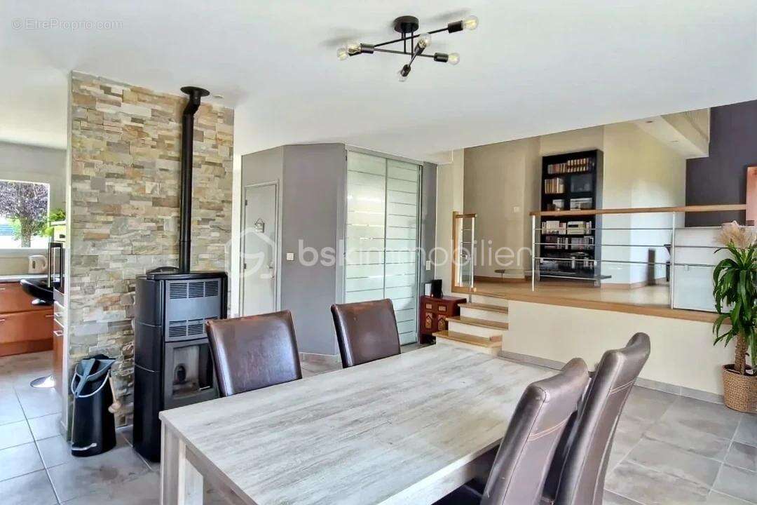 EN EXCLUSIVITÉ – MAISON FAMILIALE DE 175 M² À SAINT-DIDIER proche de l'axe rennes-paris, gare, sans vis à vis - photo 2