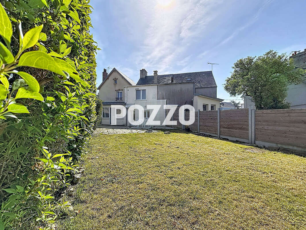 Maison à DONVILLE-LES-BAINS