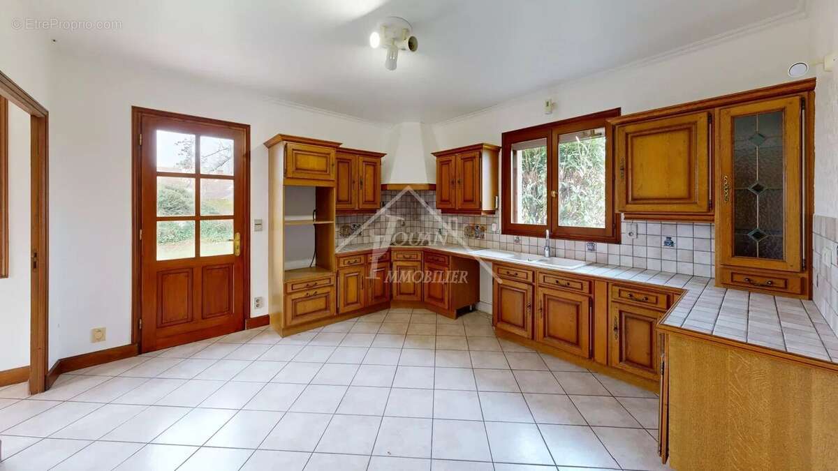 Maison à DOMPIERRE-SUR-BESBRE