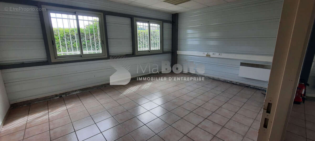 Commerce à MONTVERDUN