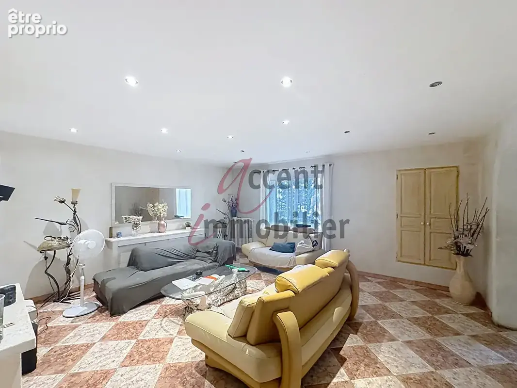 Cabannes, partie de mas de 128m² sur 584m² de terrain - photo 3