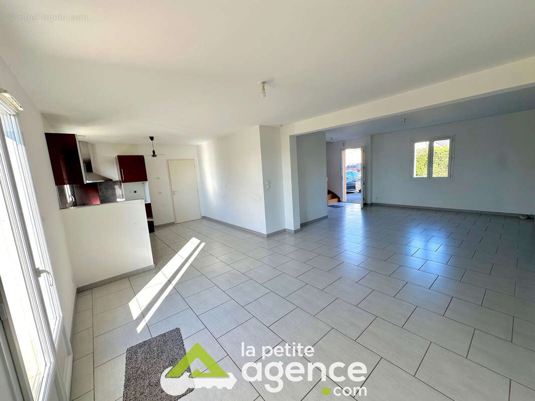 St Doulchard, vend pavillon type 5, 103 m2 habitable environ, jardin et garage - photo 4