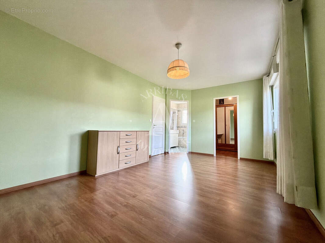 Maison à SAINT-GENIS-POUILLY