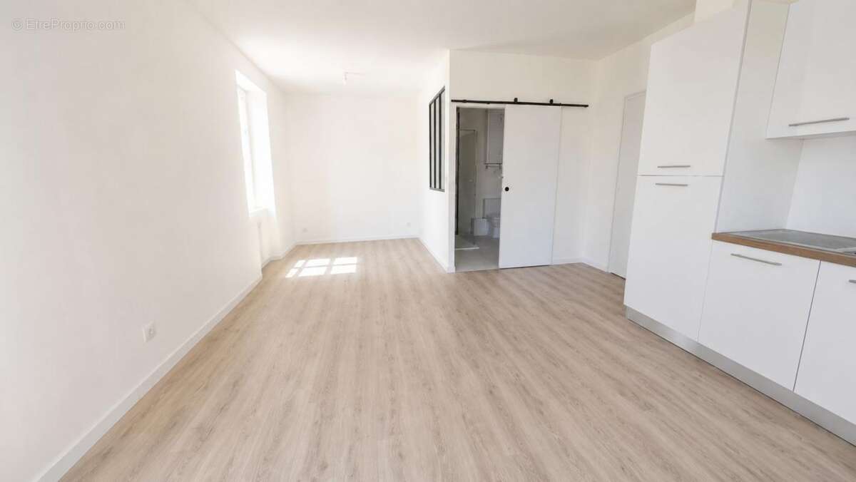 A vendre studio neuf de 27 m² dans petite copropriété proche du centre ville avec place de parking privative - photo 2