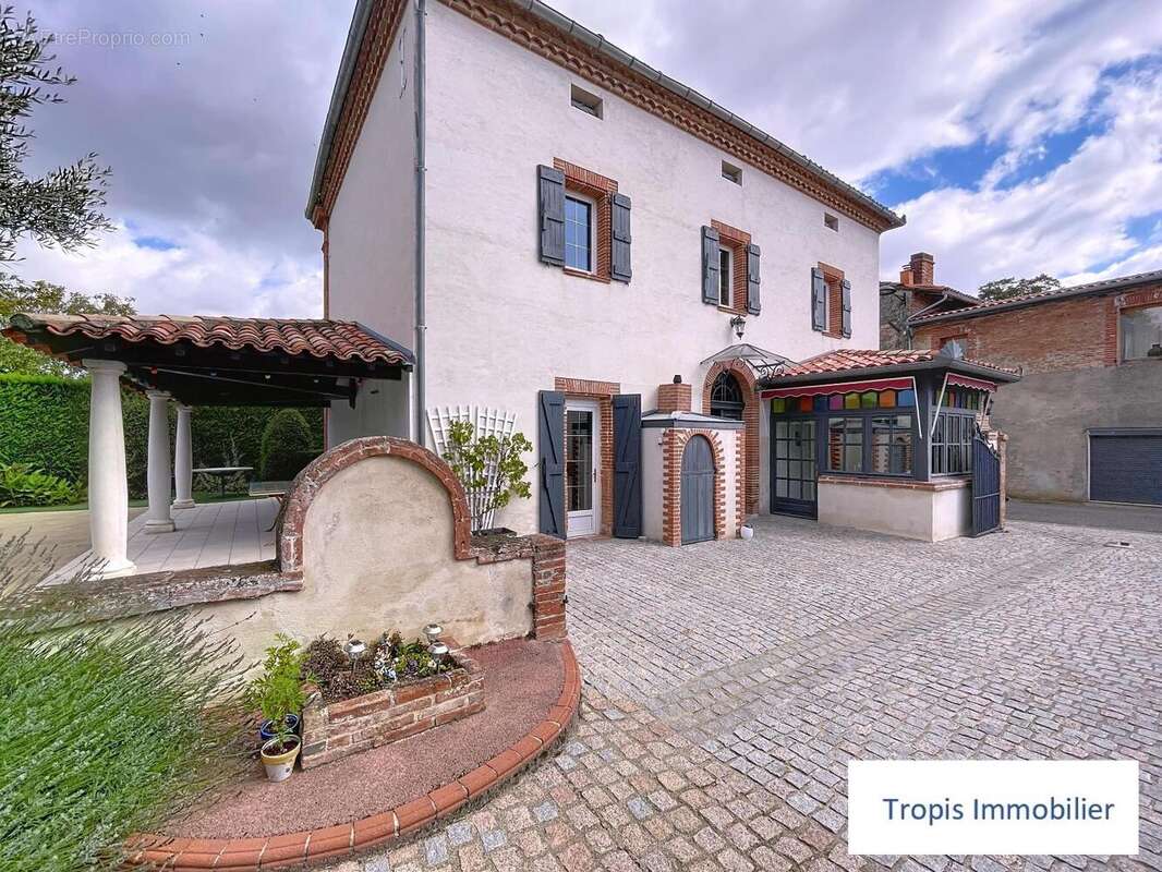   - Maison à SAINT-LEON