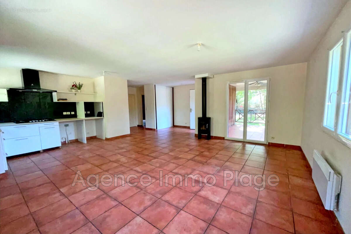 Maison à GRAYAN-ET-L&#039;HOPITAL