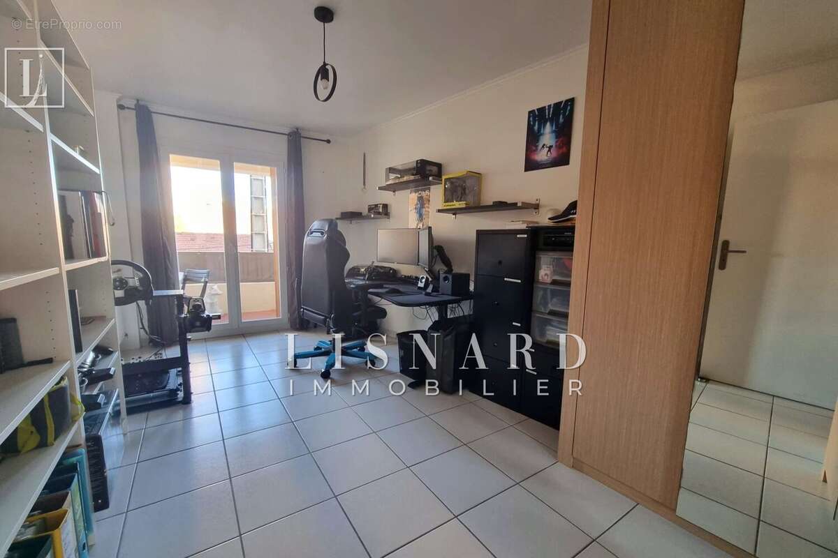 Appartement à VALLAURIS