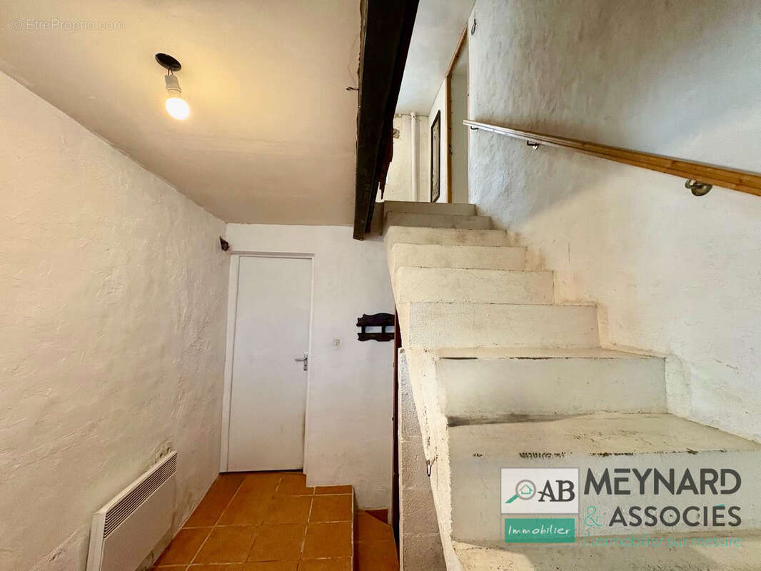 A vendre à MAUPERTHUIS Briarde de 97.81 m2 rénovée en partie avec ses dépendances sur 280 m2 terrain . - photo 9