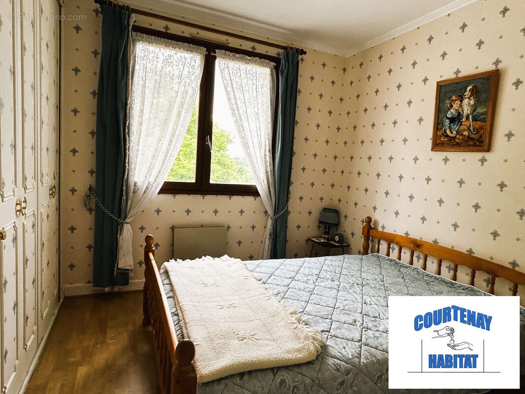 Ch 3 rdc avec placard - Maison à CHAMBEUGLE