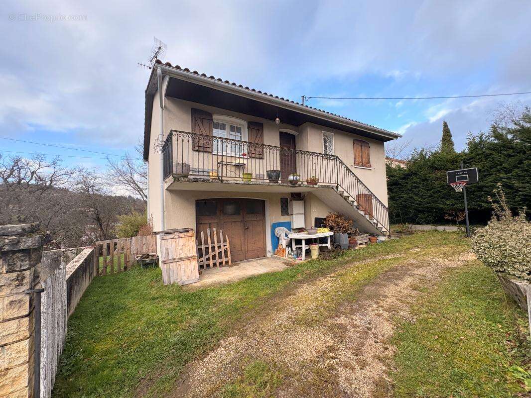 Maison à DECAZEVILLE