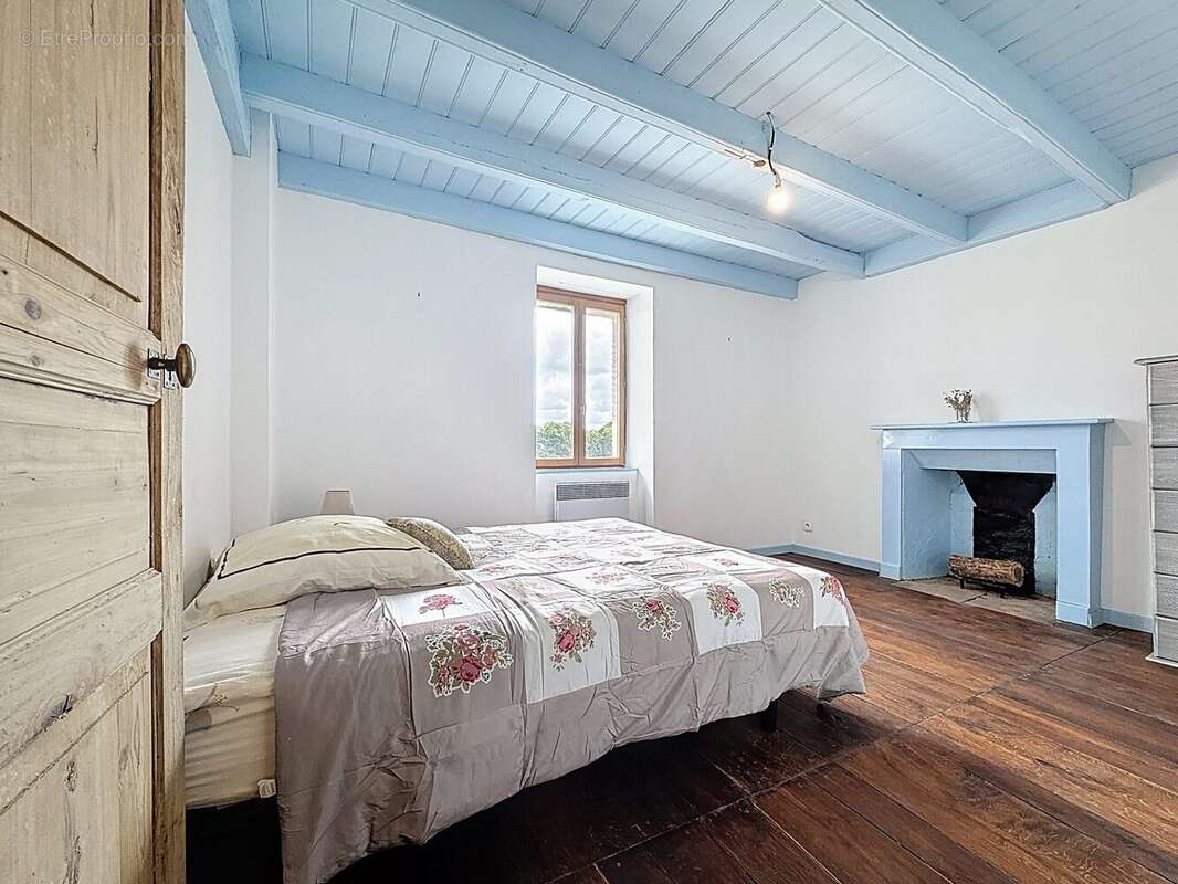 Maison à SAINT-PIERRE-DE-FRUGIE