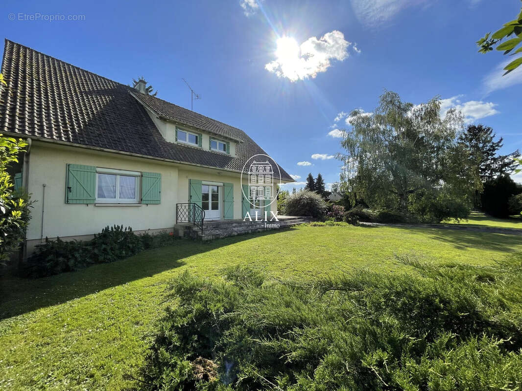 Maison à EGREVILLE
