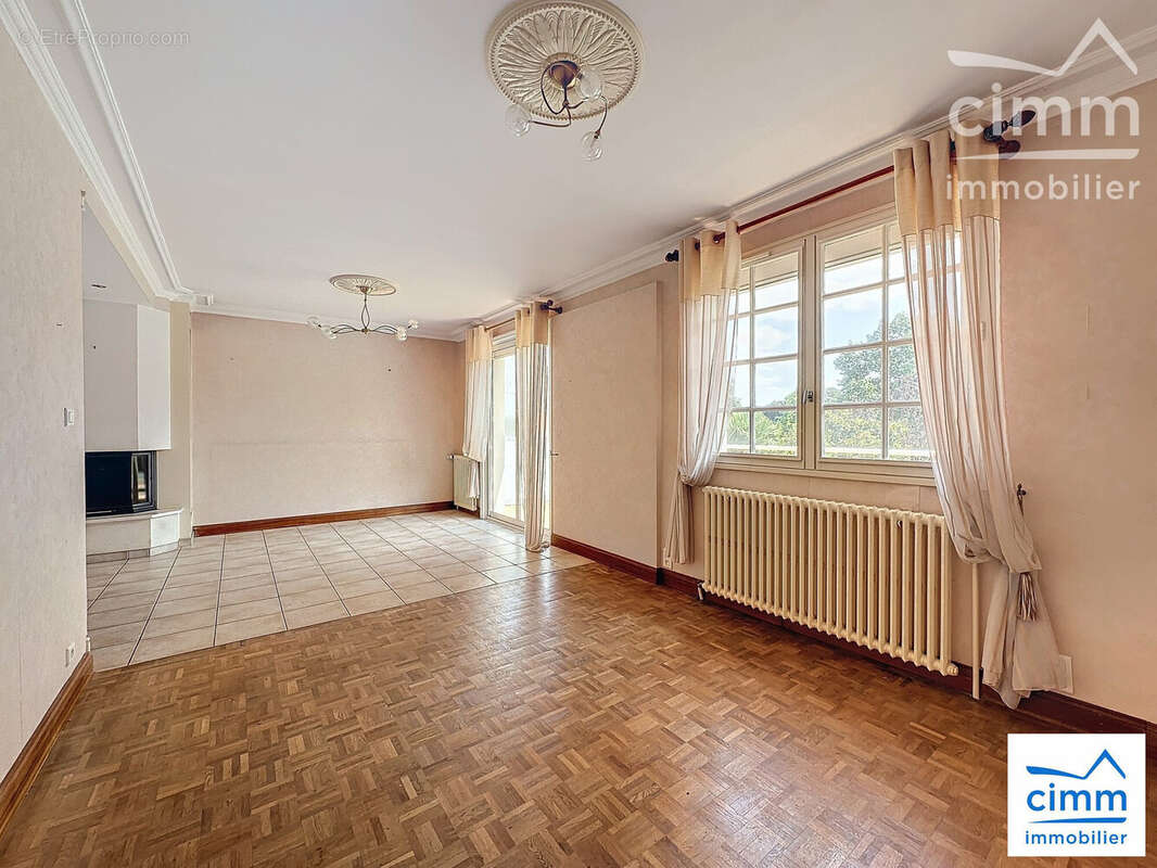 Maison à NOYAL-CHATILLON-SUR-SEICHE