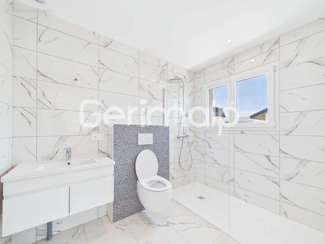 Vente - Maison - 5 pièces + cuisine - 130 m² - 535 000 € - - photo 9