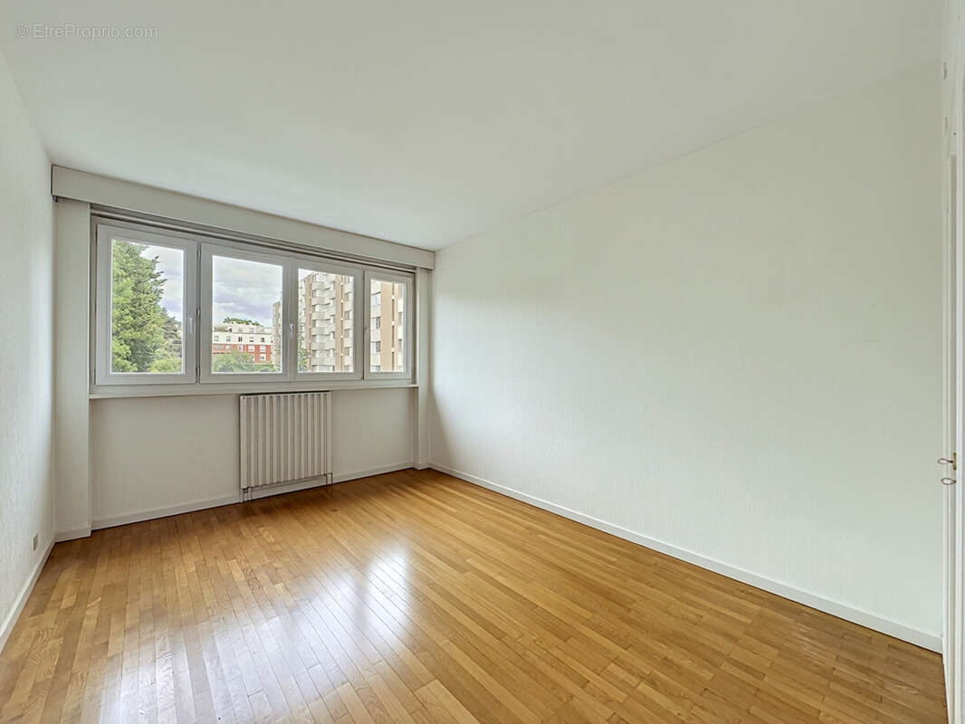 Un appartement aux volumes généreux, idéal pour une vie de famille - photo 7