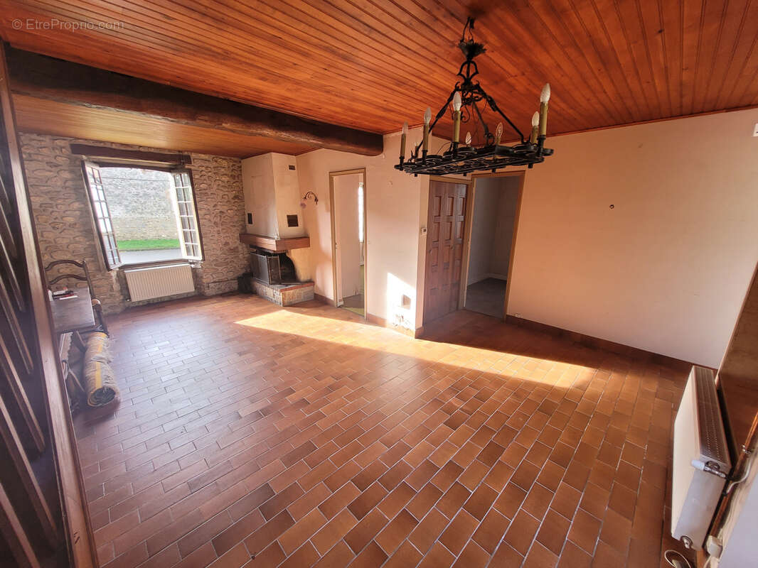 Maison à AUNAY-SOUS-AUNEAU