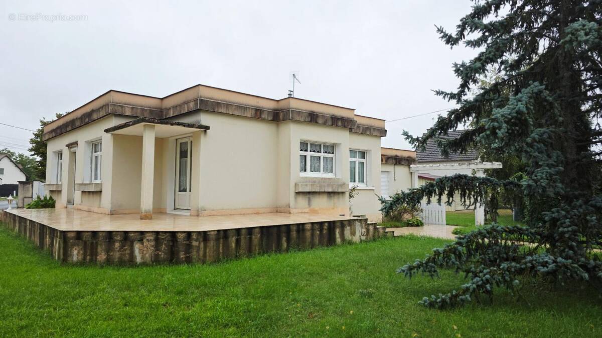 Maison à MEHUN-SUR-YEVRE