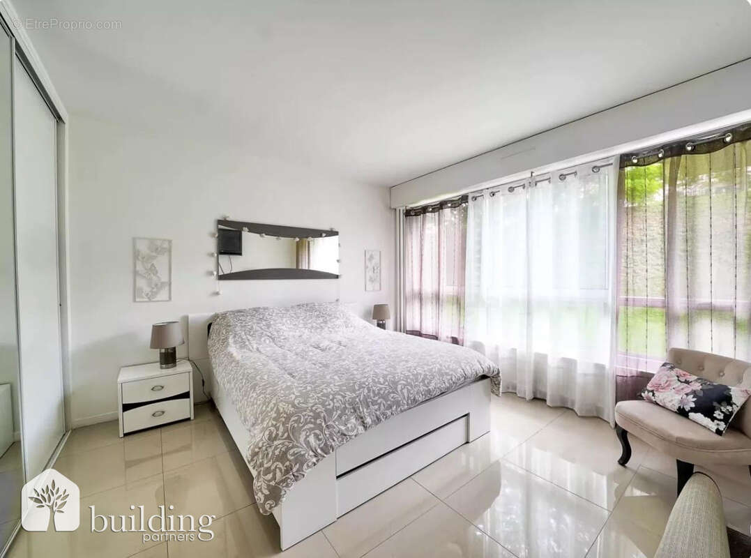 Appartement à COURBEVOIE