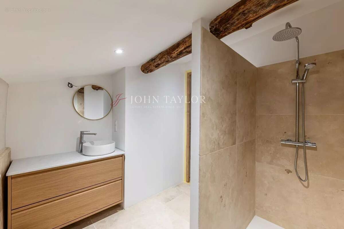 Maison à ENTRECHAUX