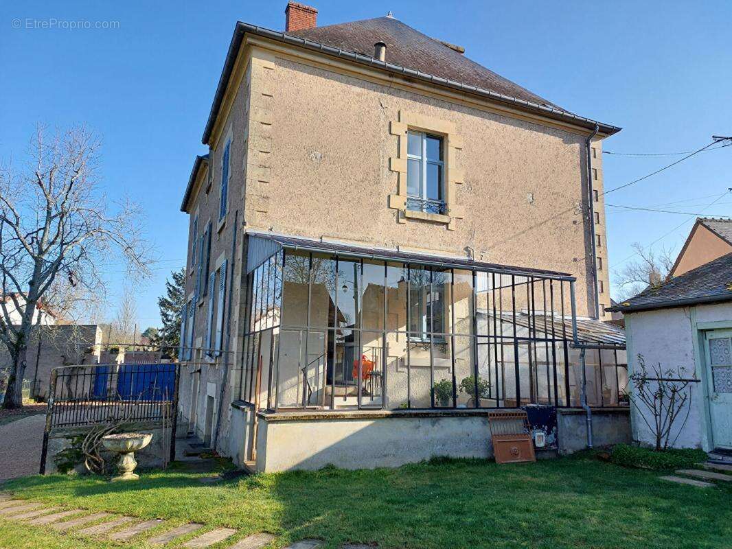Maison Bengy Sur Craon 7 pièce(s) 210 m2 - photo 2