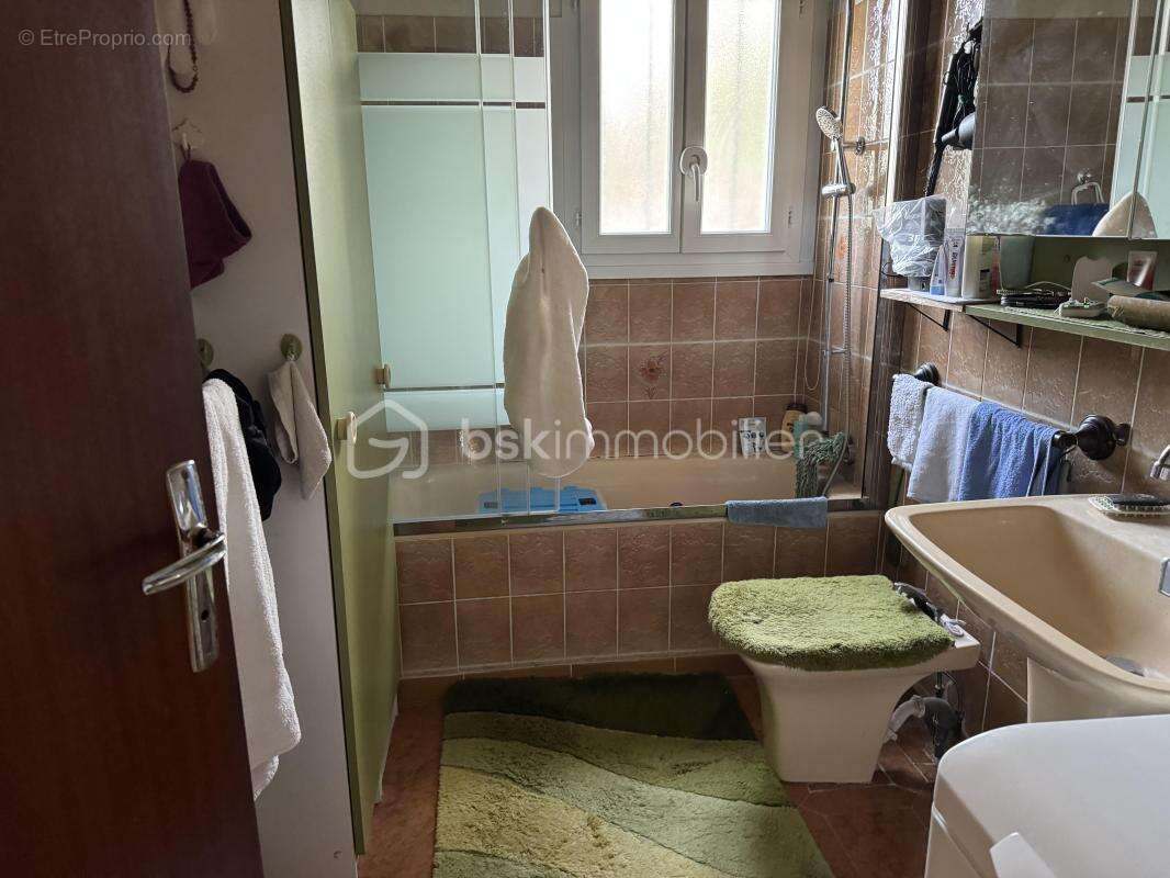 À rocbaron (83136), au calme absolu, maison avec logement indépendant, piscine, garage et 5 400 m² de terrain - photo 12