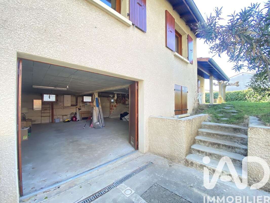 Photo 3
