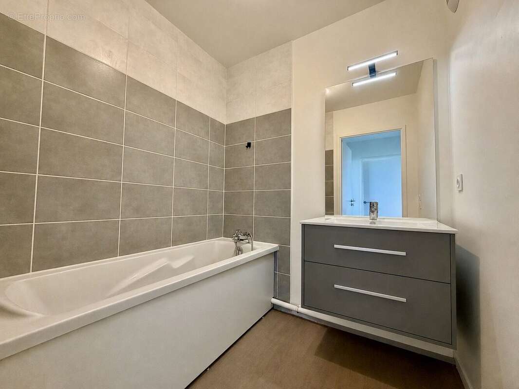 Appartement 65 m² à Colombelles  - photo 7