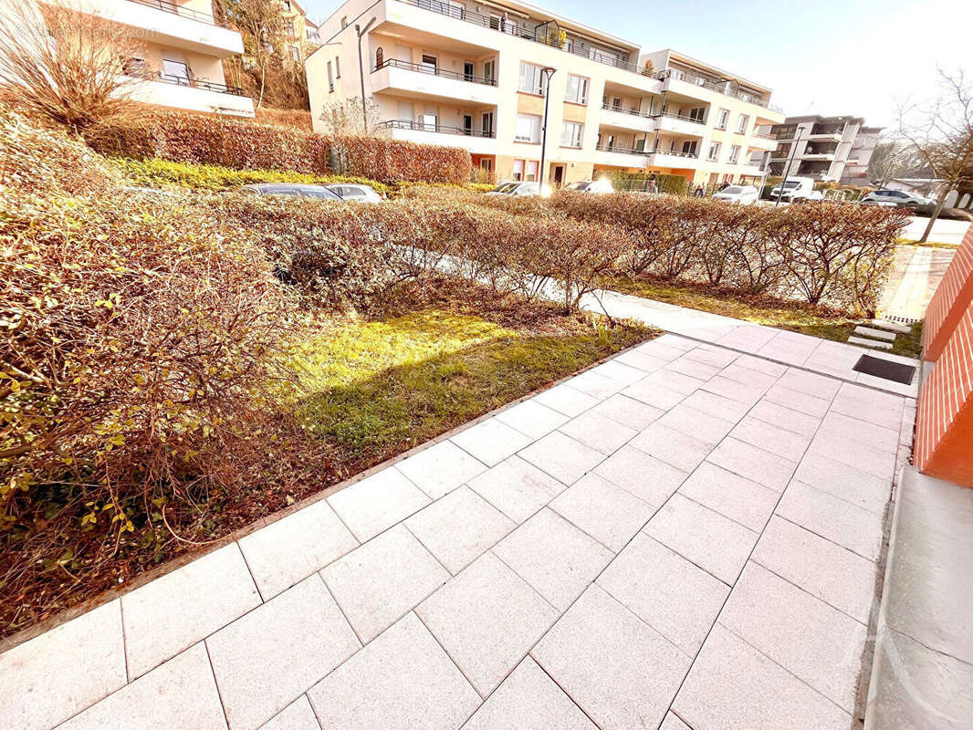 Metz Queuleu F2 avec jardin terrasse privative + parking - photo 8