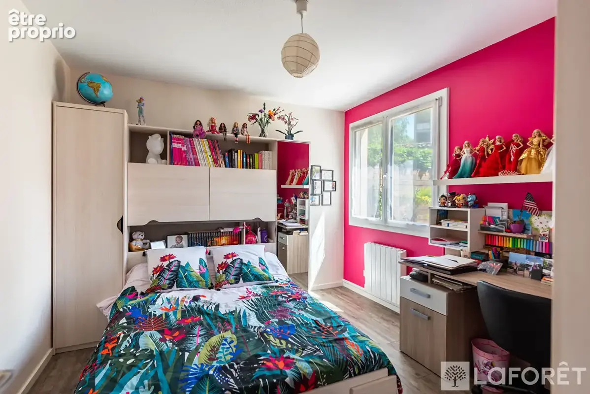 Appartement en rez-de-jardin de 157 m2 - métro Cuire - photo 9