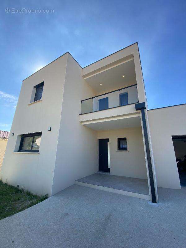 Maison à MONTELIMAR