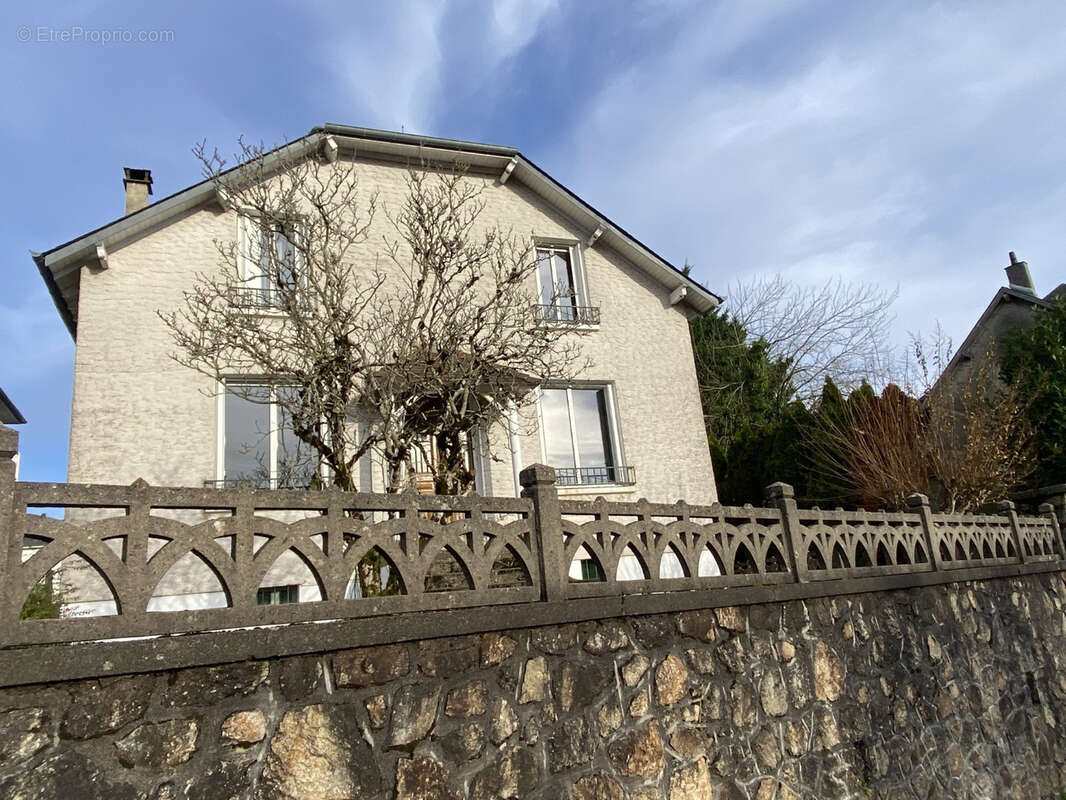 Maison à ARNAC-POMPADOUR