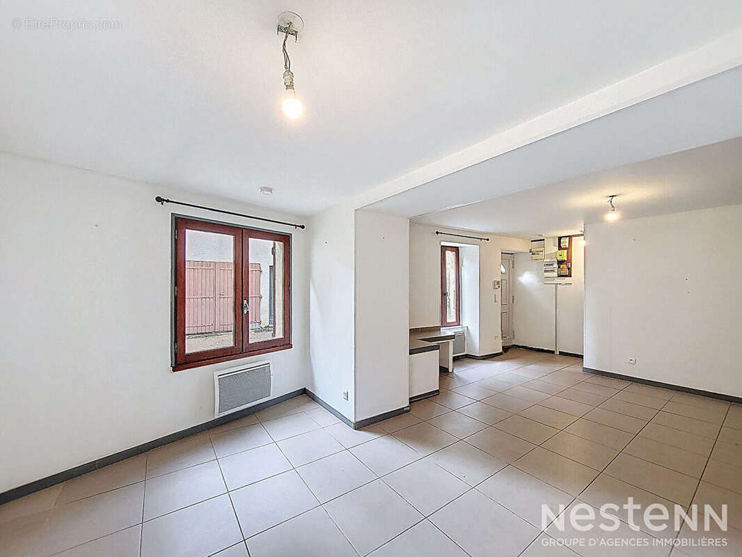 A Vendre Maison en pierre de 74 m² avec dépendance, terrasse et jardin au centre de Condom - photo 6