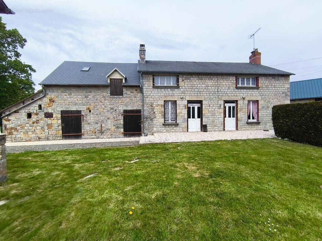 Maison à SAINT-GEORGES-DE-ROUELLEY