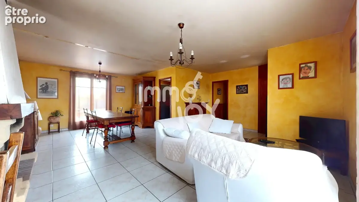 Maison de 120 m2 de plain-pied avec garage et piscine - photo 4