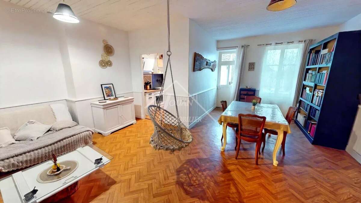 Maison à THENEUILLE