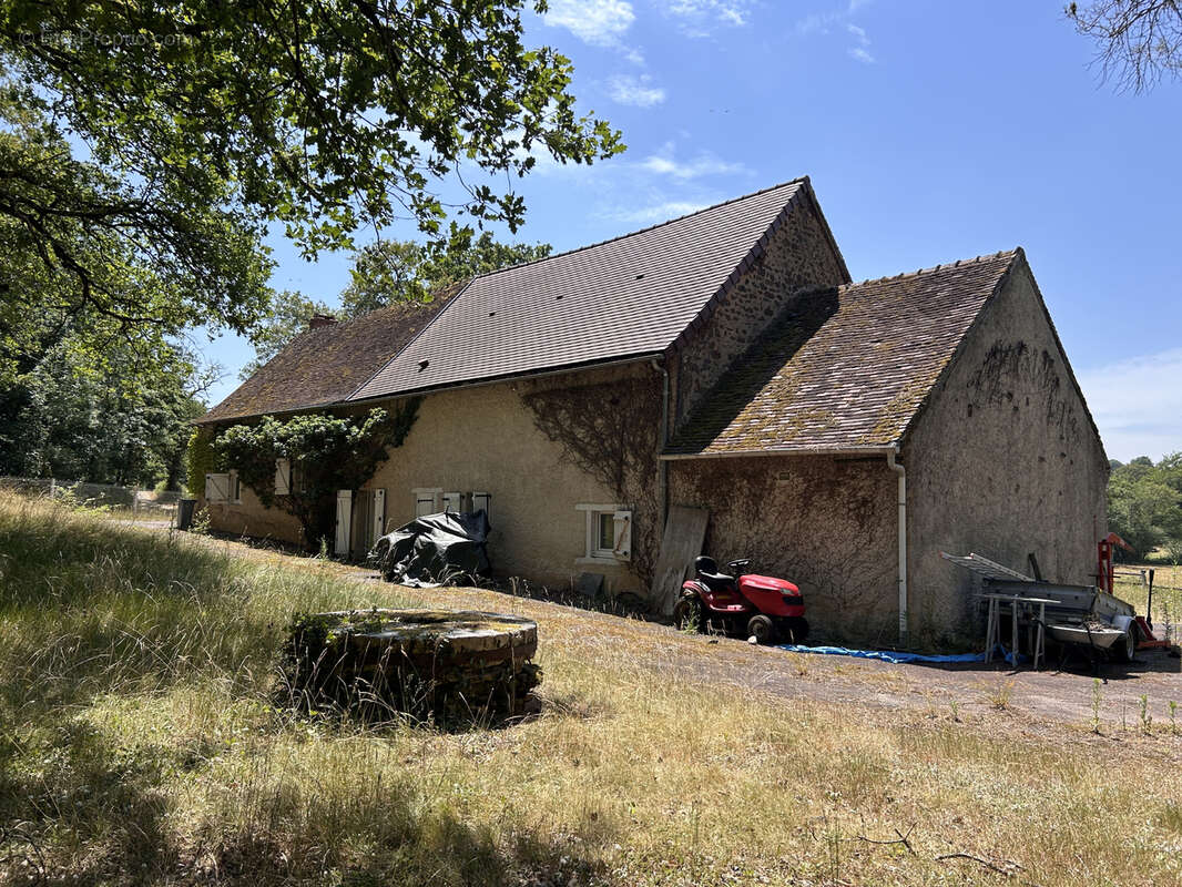 Longère de caractère  avec vaste terrain et bief à Chaillac sur plus de deux hectares de nature. - photo 17
