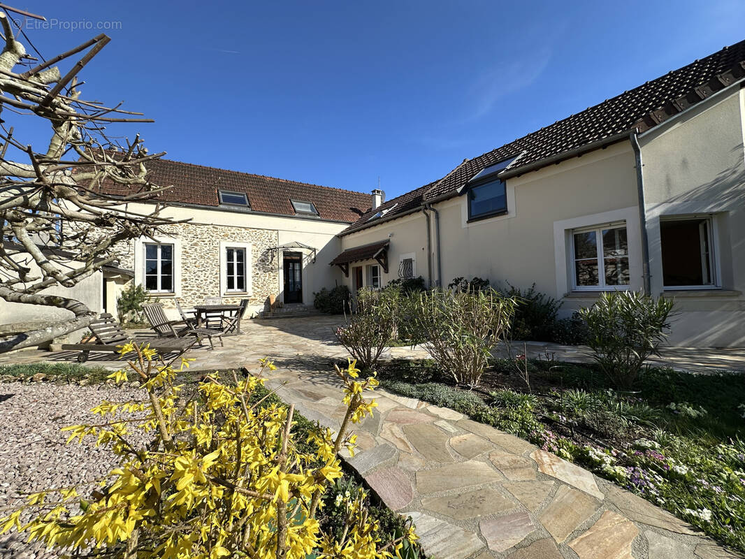 Maison à VAUX-LE-PENIL