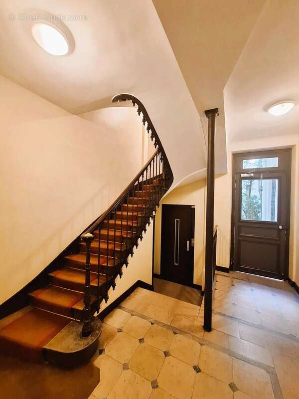 Appartement à PARIS-17E