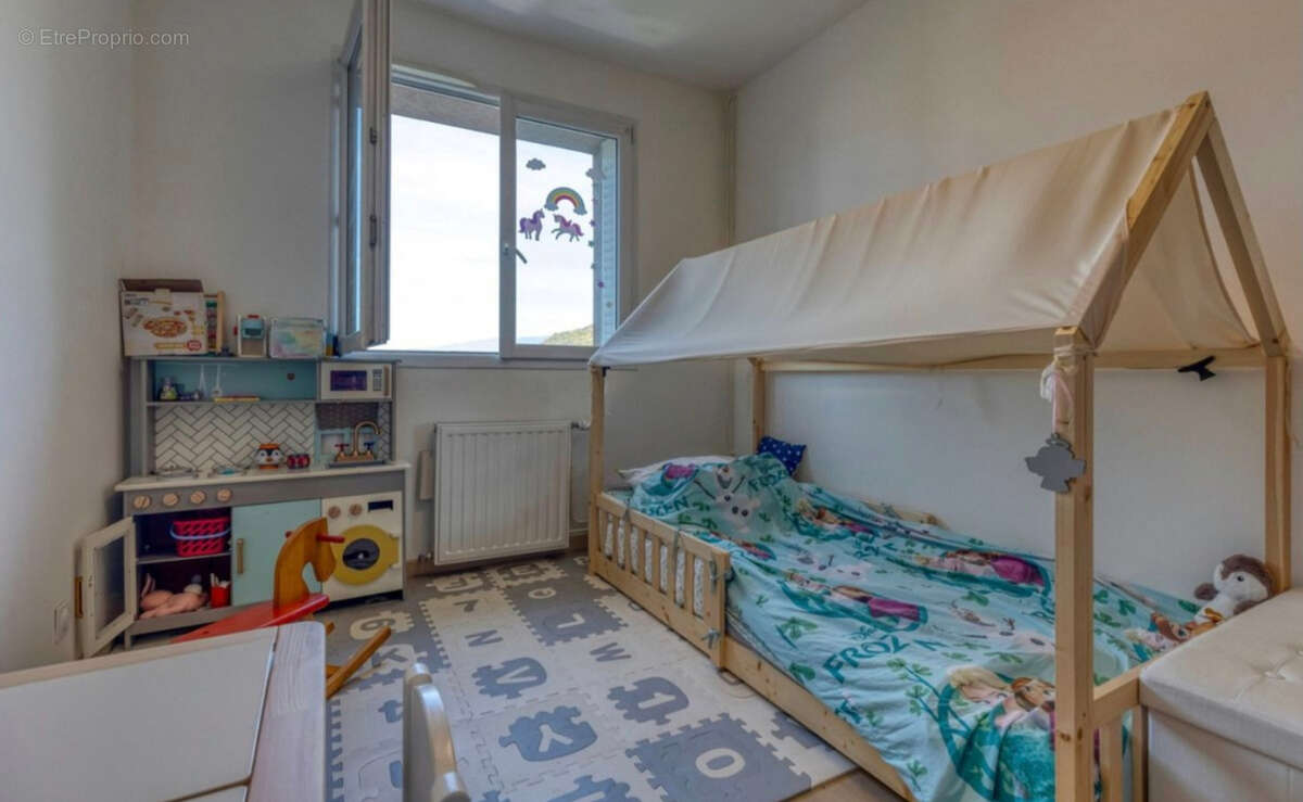 HIDRI IMMO PLUS vous propose un appartement T4 avec balcon et cave à Saint-Martin-d'Hères - photo 7