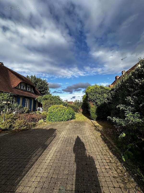 Maison à SAINT-ETIENNE-DU-ROUVRAY