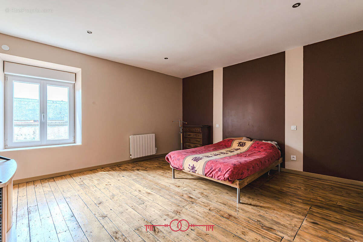 Ensemble immobilier de caractère à Montigny-sur-Vesle : 2 maisons, dépendances et fort potentiel - photo 16