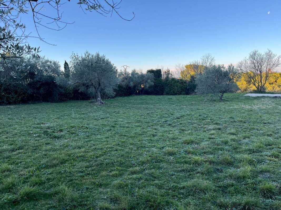 Terrain à LAGNES