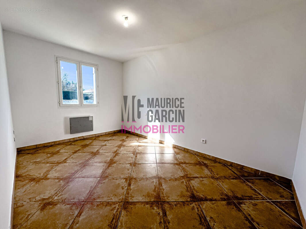 Chambre 3  Coté Ouest - Maison à LORIOL-DU-COMTAT